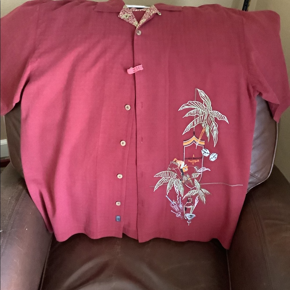 Tommy Bahama Large pre owned freshly dry cleaned